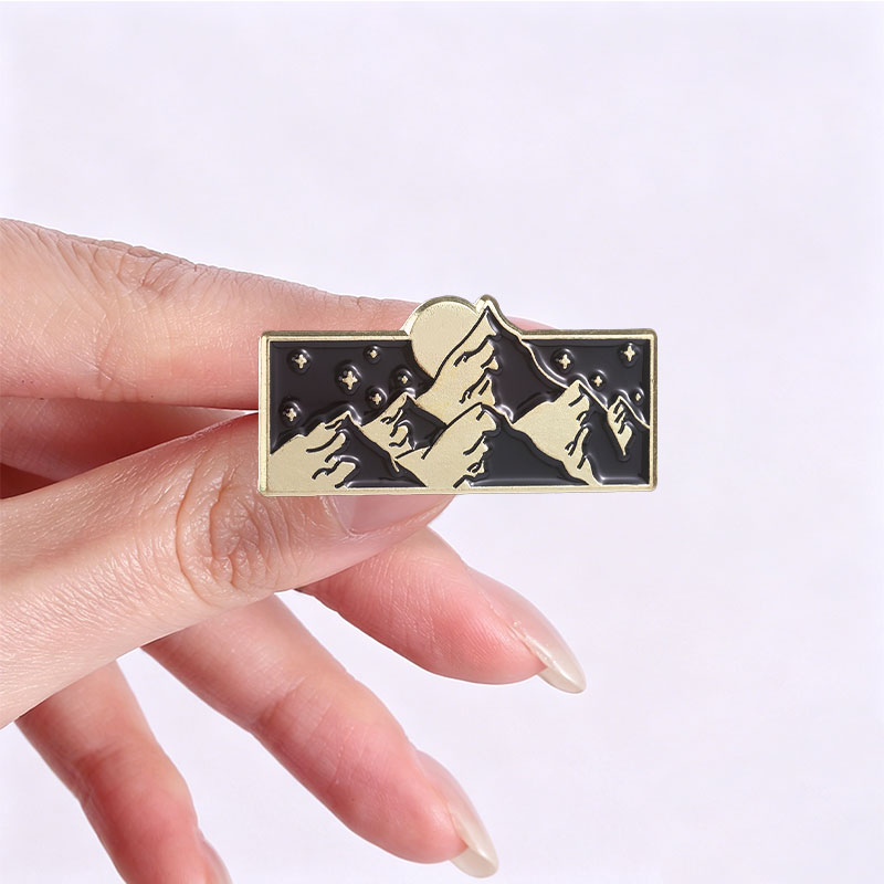 Эмалевый значок с изображением – обзор и цена Travel Accessories Jewelry
